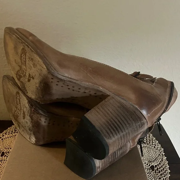 Freebird by Steven Randi Size 10 tan leather. - Picture 7 of 9